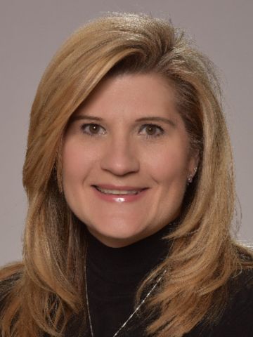 Portrait Image of Suzy Hartmann