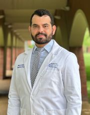 Headshot of Marcos Oliveria