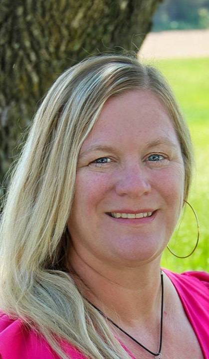 Headshot of Rachel Crowe