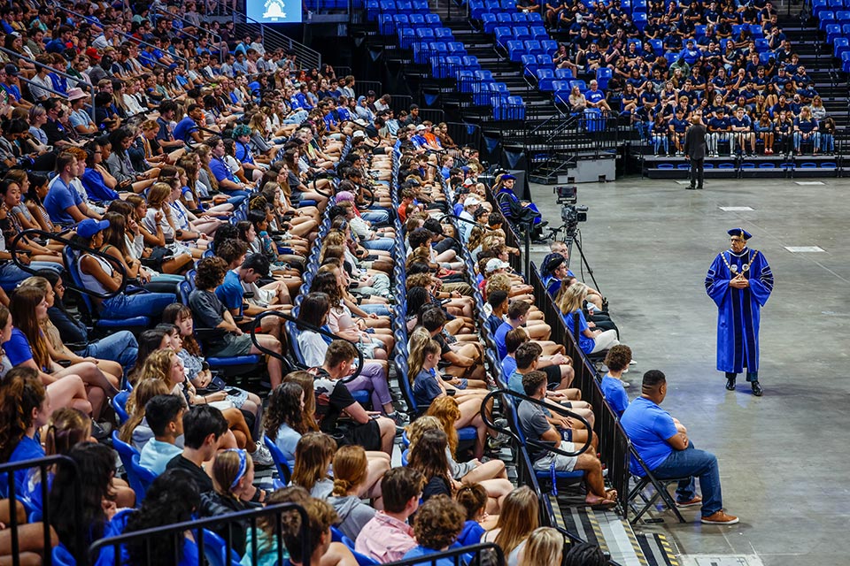 Pestello addresses the new freshman class at the 2022 convocation ceremony at Chaifetz Arena.
